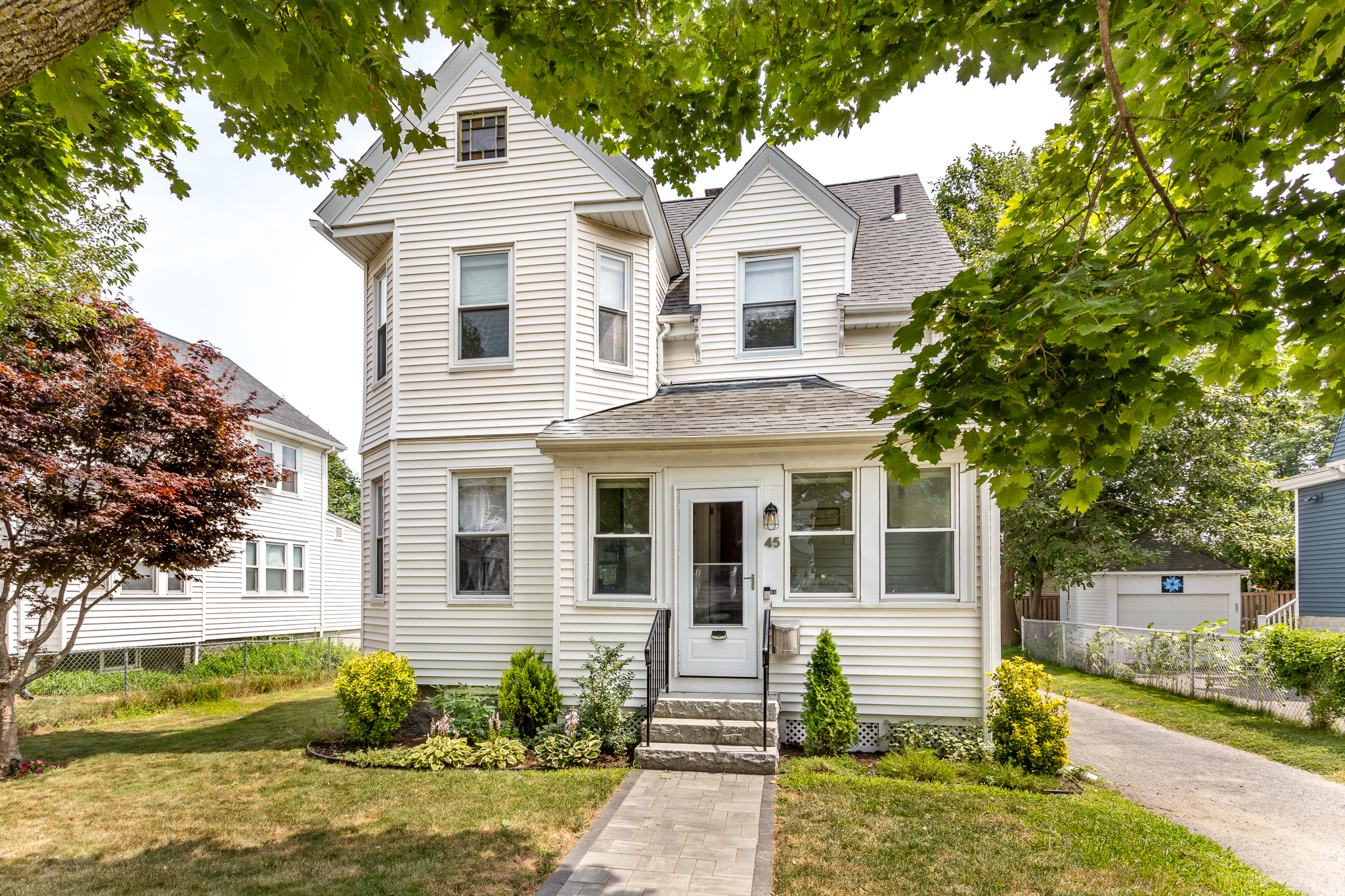 Buyer agent in Quincy, MA reviewing a contract with homebuyers